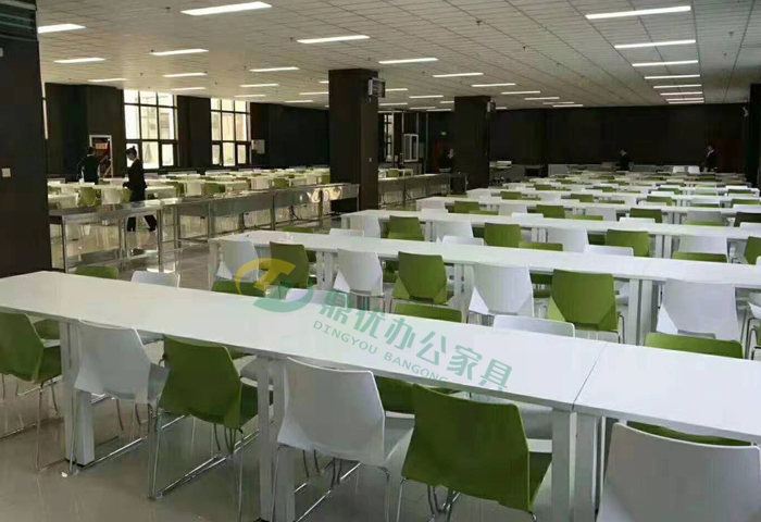 學校飯堂桌椅