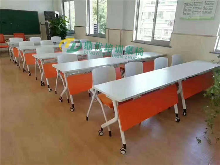 培訓(xùn)教室桌椅