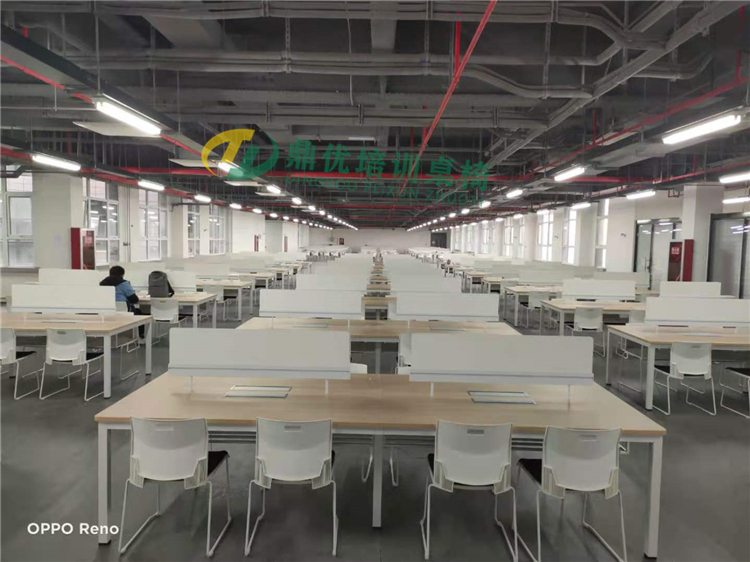 學(xué)校工業(yè)風(fēng)圖書館桌椅
